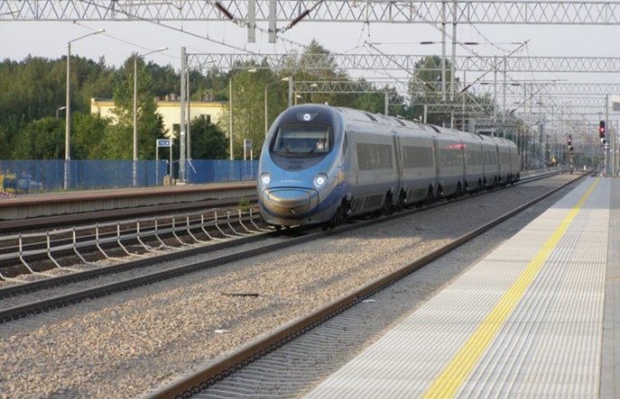 Pociągi wróciły na Centralną Magistralę Kolejową 