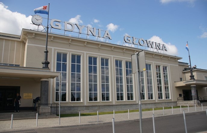 Kino letnie z PKP SA na dworcu Gdynia Główna