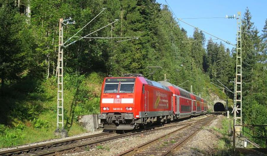 Niemcy: Wstrzymany ruch pociągów po zapadnięciu się torowiska Niemcy: Wstrzymany ruch pociągów po zapadnięciu się torowiska