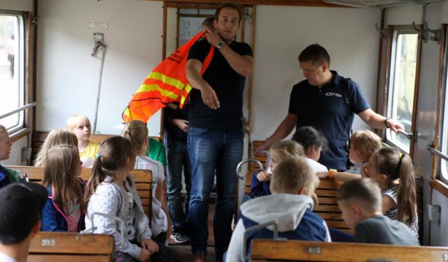 Dzieci poznały pracę inspektorów UTK Dzieci poznały pracę inspektorów UTK