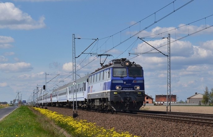 Maszynista zatrzymał pociąg bo... nie miał zmiennika. Kilka godzin opóźnienia