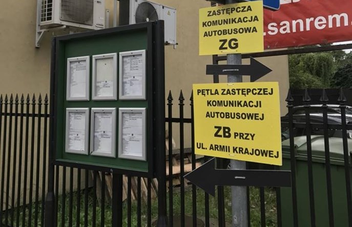 Burmistrz Brwinowa krytykuje komunikację zastępczą. „Dano ciała!”