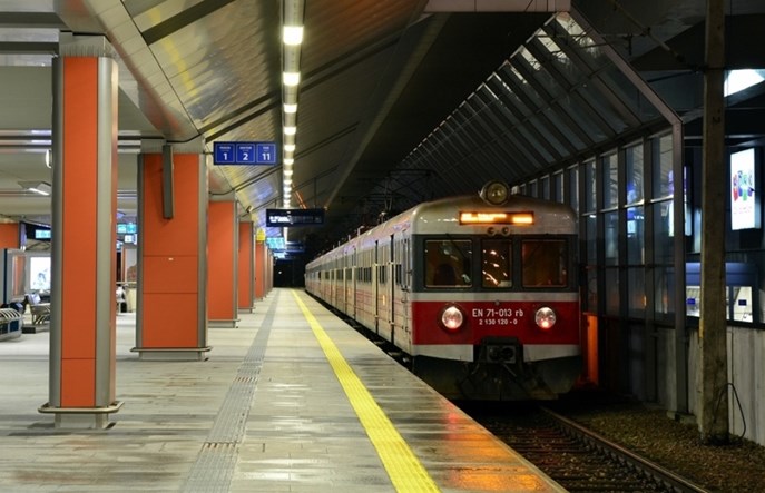 Utrudnienia na trasach kolejowych w Małopolsce i Pomorskiem. Autobusy za pociągi