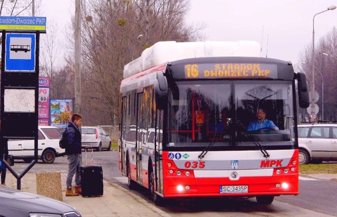 Częstochowscy uczniowie pilotażowo jeżdżą bezpłatnie