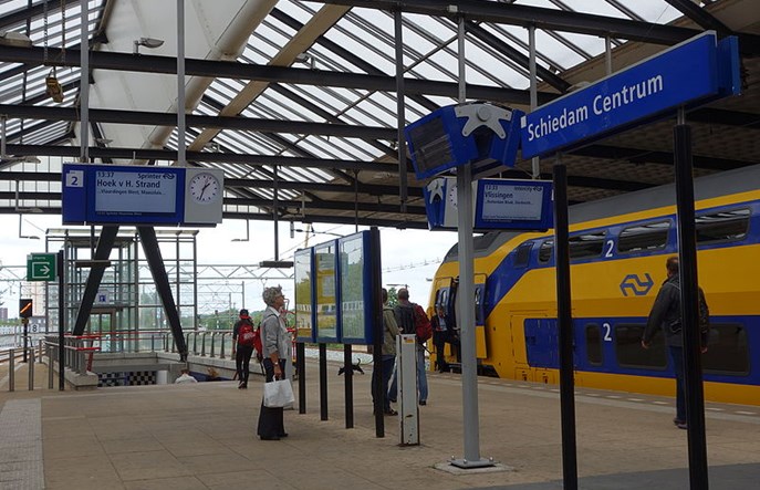 Koleje Holenderskie ostrzegają przed tłumami w pociągach