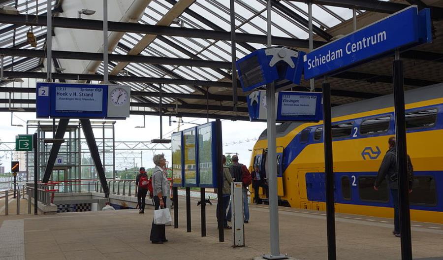 Koleje Holenderskie ostrzegają przed tłumami w pociągach