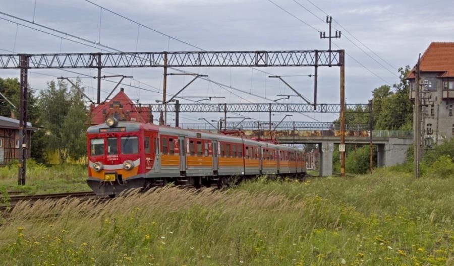 PolRegio: Pięć EN57 bez wykonawcy naprawy i modernizacji PolRegio: Pięć EN57 bez wykonawcy naprawy i modernizacji