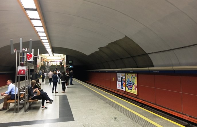 Metro: Racławicka już prawie odmalowana. Wierzbno czeka