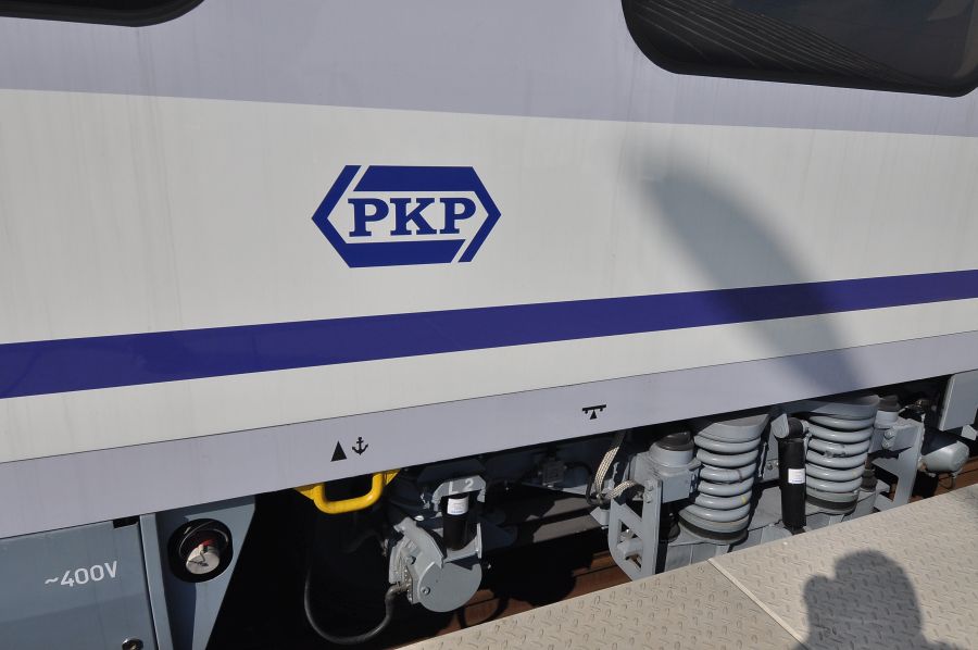 Na wagony PKP Intercity wraca stare logo PKP