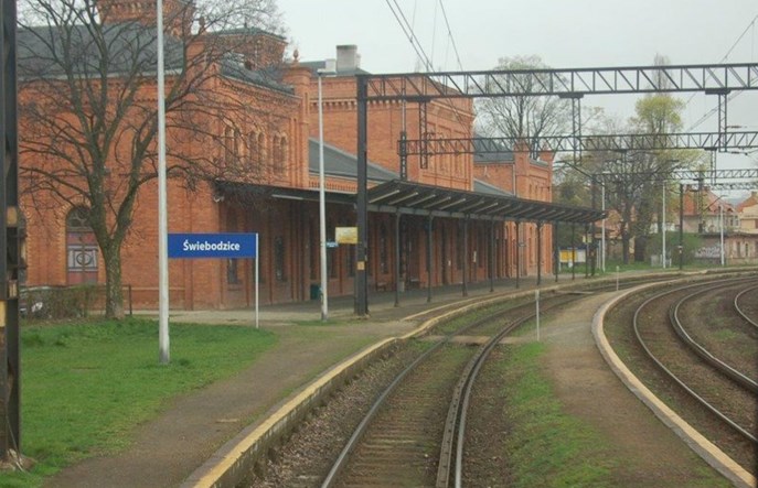PLK zmodernizuje w Wałbrzychu dwie stacje i postawi nowy przystanek