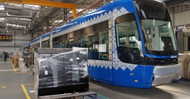 Pierwszy Fokstrot dla Kijowa gotowy. Fabryka Pesy na Ukrainie niewykluczona