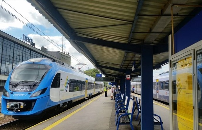 PLK podpisuję umowę na projekt modernizacji linii 8 w Świętokrzyskiem