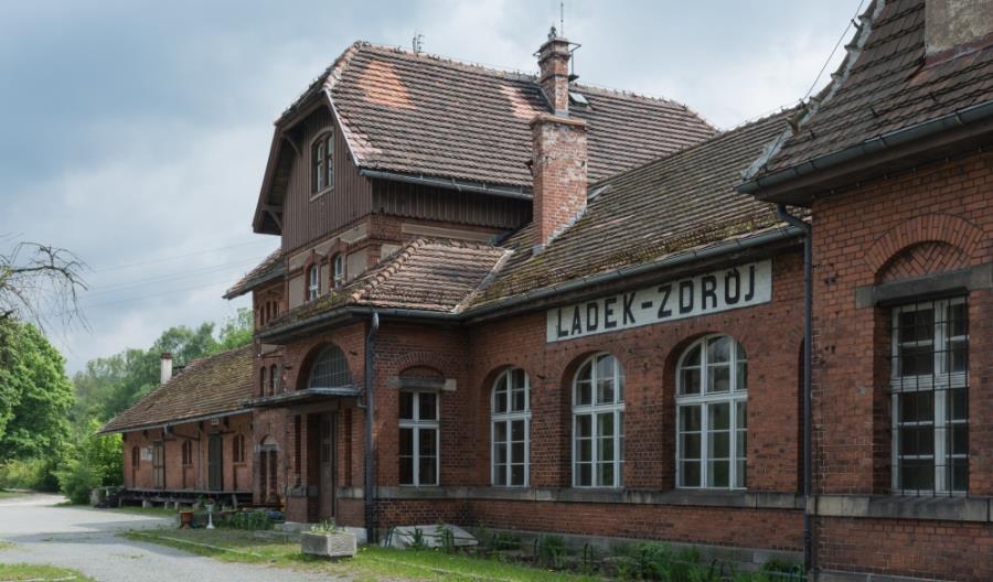 Mgliste perspektywy powrotu pociągów do Lądka-Zdroju i Stronia Śląskiego Mgliste perspektywy powrotu pociągów do Lądka-Zdroju i Stronia Śląskiego