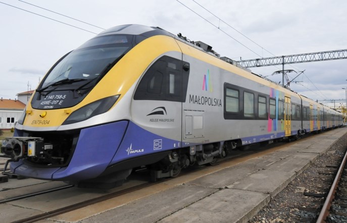 Jacek Krupa i minister Adamczyk spierają się o podkrakowską kolej. Skąd te korki?