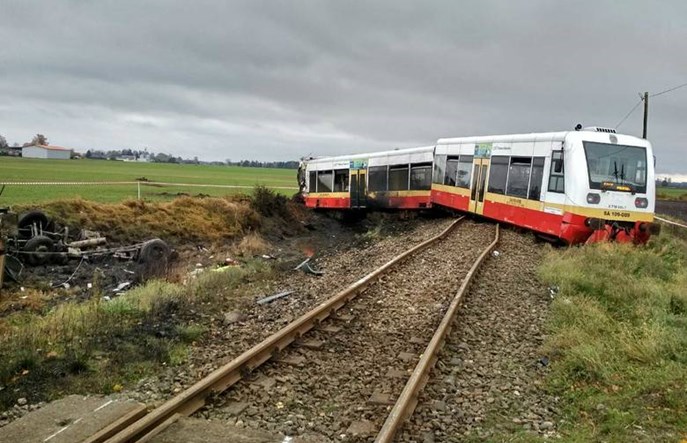 Pomorskie: Poważny wypadek szynobusu. Kilkanaście osób rannych [aktualizacja]