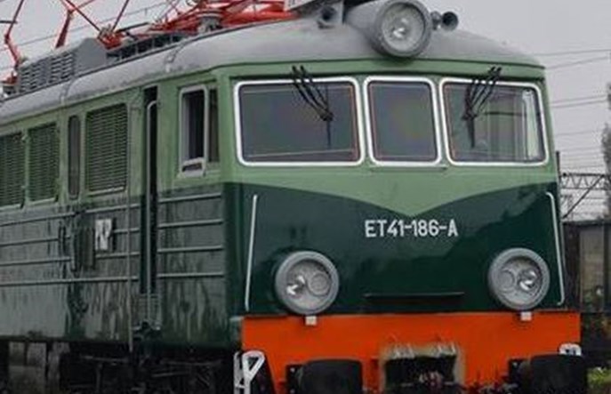 Ostrów Wlkp.: Lokomotywie ET41-186 przywrócono historyczne barwy