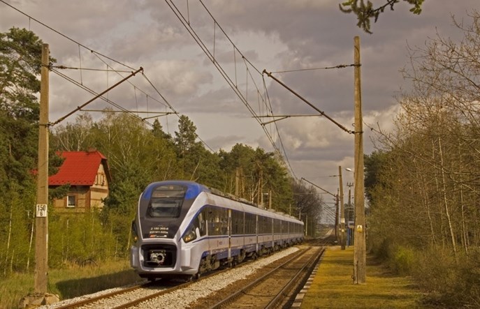Poseł docieka, kto chciał usunąć Pileckiego z nazwy pociągu