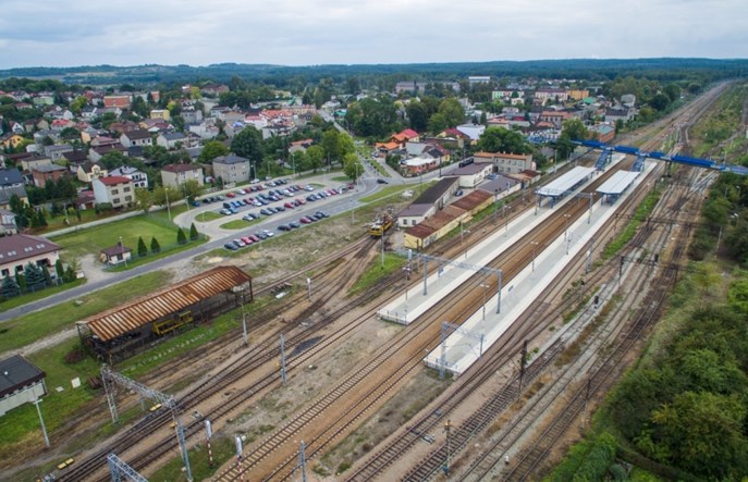 Pijany maszynista sprawcą zderzenia pociągów i wykolejenia czterech wagonów
