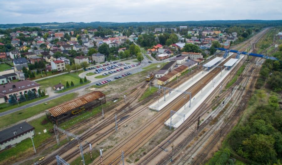 Pijany maszynista sprawcą zderzenia pociągów i wykolejenia czterech wagonów Pijany maszynista sprawcą zderzenia pociągów i wykolejenia czterech wagonów