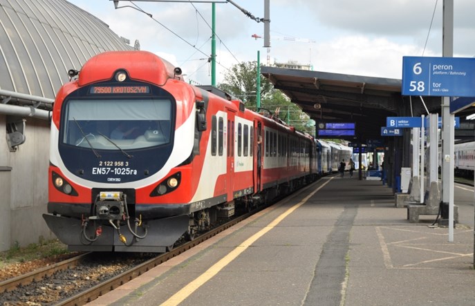Koleje Wielkopolskie zbadały zadowolenie z przejazdów zmodernizowanymi EN57