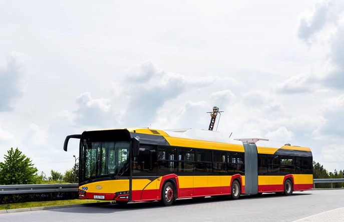 Warszawa. 18–metrowy elektryczny autobus Solarisa na testach