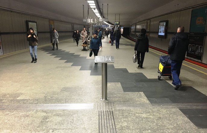 „Ułatwienia” w metrze dla niewidomych. Bubel za milion zł?