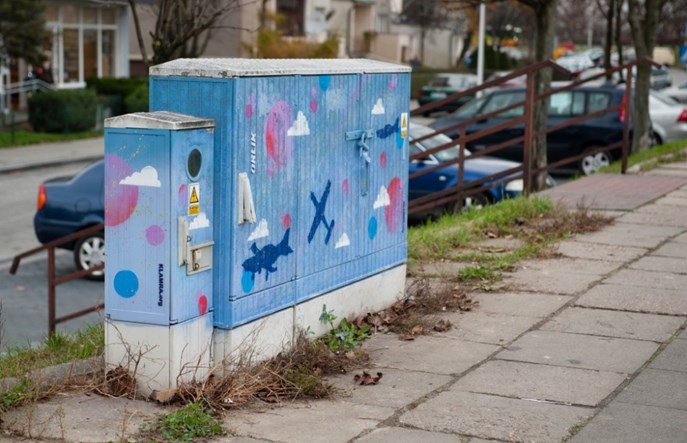ZDM Warszawa maluje graffiti na skrzynkach elektrycznych