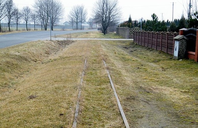 Resztki kolei wąskotorowej w Kleczewie do rozbiórki