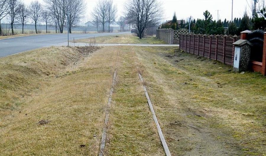 Resztki kolei wąskotorowej w Kleczewie do rozbiórki