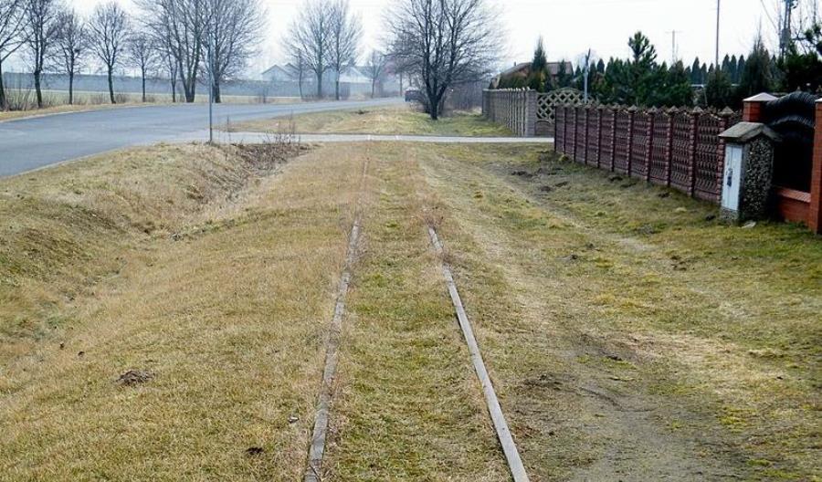 Resztki kolei wąskotorowej w Kleczewie do rozbiórki Resztki kolei wąskotorowej w Kleczewie do rozbiórki
