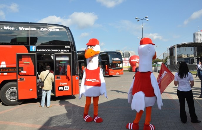Bocian spadł, czyli czerwony Polski Bus znika z ulic