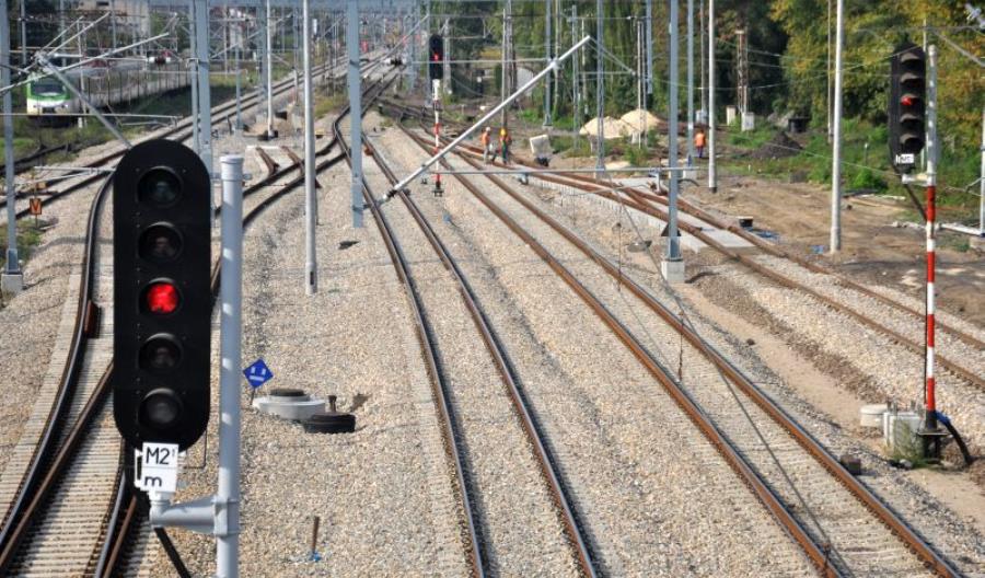 PLK chce uprościć system sygnalizacji świetlnej na sieci kolejowej PLK chce uprościć system sygnalizacji świetlnej na sieci kolejowej