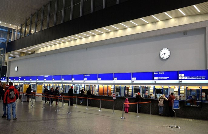 Awaria wodociągowa na dworcu Warszawa Centralna. Nie działają kasy w holu głównym