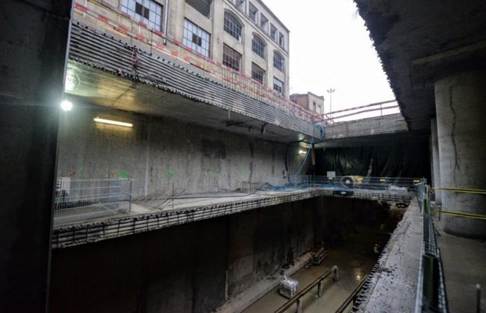 Warszawa. Na II linii metra ścieżki dla niewidomych w posadzkach