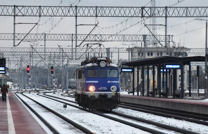 ZNTKiM i Olkol chętni do modernizacji 76 elektrowozów PKP Intercity