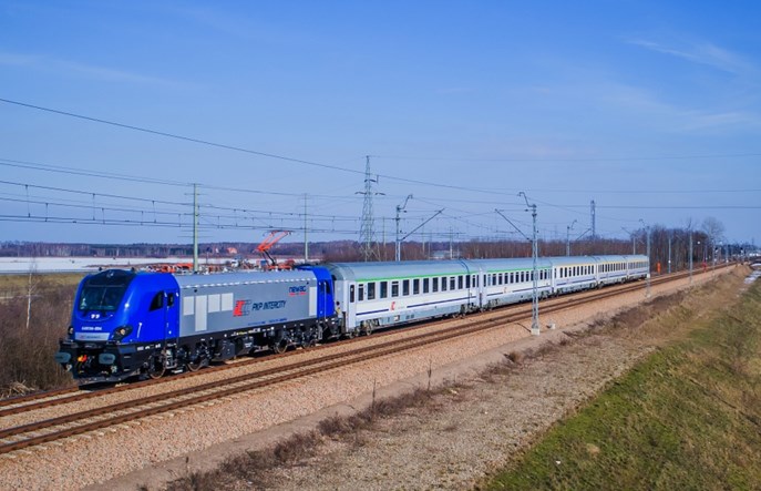 Lokomotywy Griffin E4DCUd przekazane do PKP Intercity