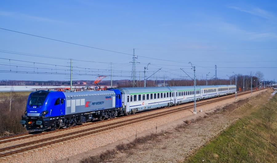 Lokomotywy Griffin E4DCUd przekazane do PKP Intercity Lokomotywy Griffin E4DCUd przekazane do PKP Intercity