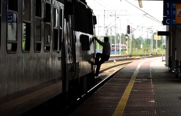 Prezes UTK: Intruz nie może mieć dostępu do kabiny maszynisty