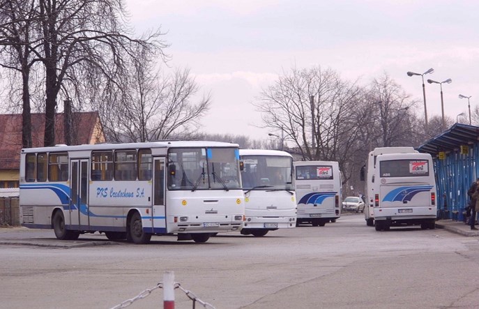 Komunikacja w gminach po cięciach PKS Częstochowa. Gra va banque?