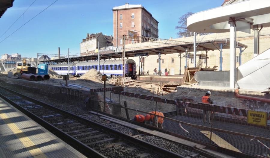 Szczecin Główny z windami i kładką. Koniec prac w przyszłym roku Szczecin Główny z windami i kładką. Koniec prac w przyszłym roku