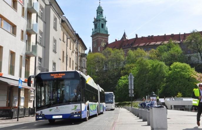 Uczniowie podstawówek i gimnazjów z gmin Metropolii Krakowskiej pojadą za darmo od września