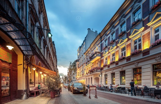 Łódź: Koniec z parkowaniem na woonerfie. Restauratorzy wolą ogródki