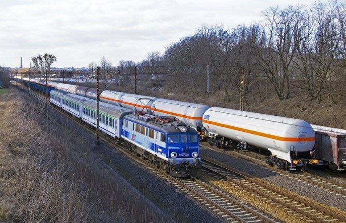 Punktualność pociągów niższa niż przed rokiem