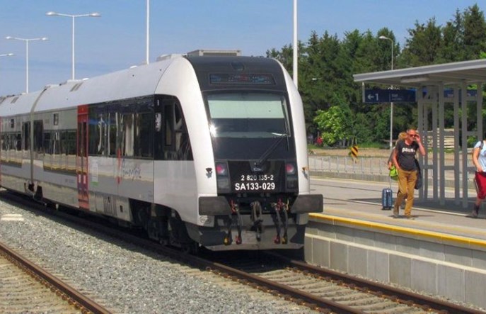 Kto zamknął linię kolejową do Kokoszek? Pomorskie odpowiada Gazecie Polskiej