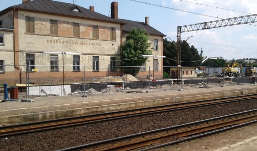 Litania uwag do opóźnionej modernizacji stacji Leszno. Ministerstwo odpowiada Litania uwag do opóźnionej modernizacji stacji Leszno. Ministerstwo odpowiada