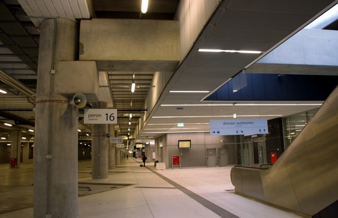 Łódź: Ilu podróżnych korzysta z autobusowej Fabrycznej?