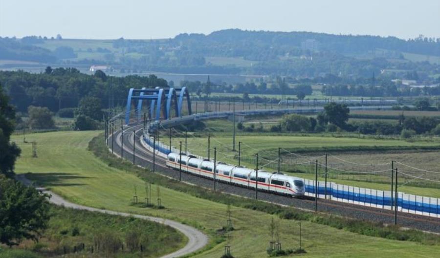 Pociągi wróciły na trasę z Frankfurtu do Kolonii po pożarze Pociągi wróciły na trasę z Frankfurtu do Kolonii po pożarze