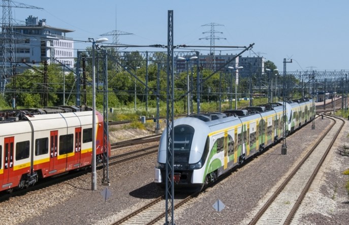 Kombud z dwiema umowami w Warszawskim Węźle Kolejowym