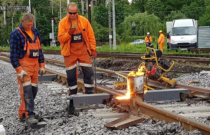 PLK nie będzie już zamykać dwutorowo linii kolejowych