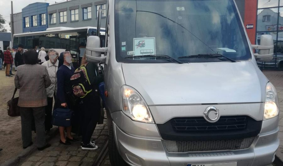 Pasażerowie jak sardynki w zastępczym busie PKP Intercity Pasażerowie jak sardynki w zastępczym busie PKP Intercity